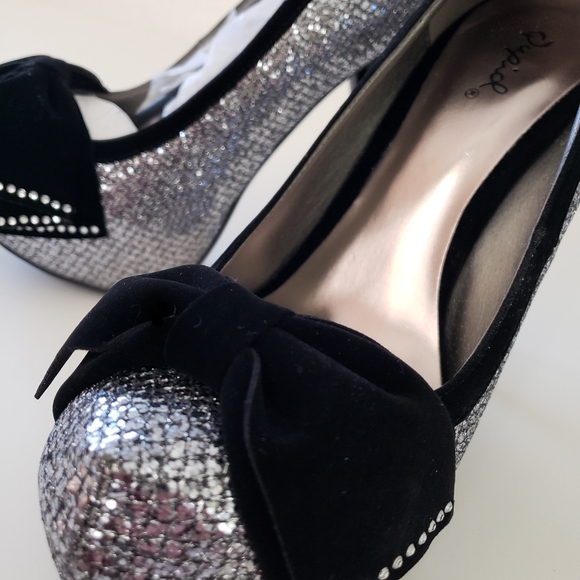 NEW Stilettos High Heels Silver Sparkly with Black Bows Sz 8 - Picture 6 of 9